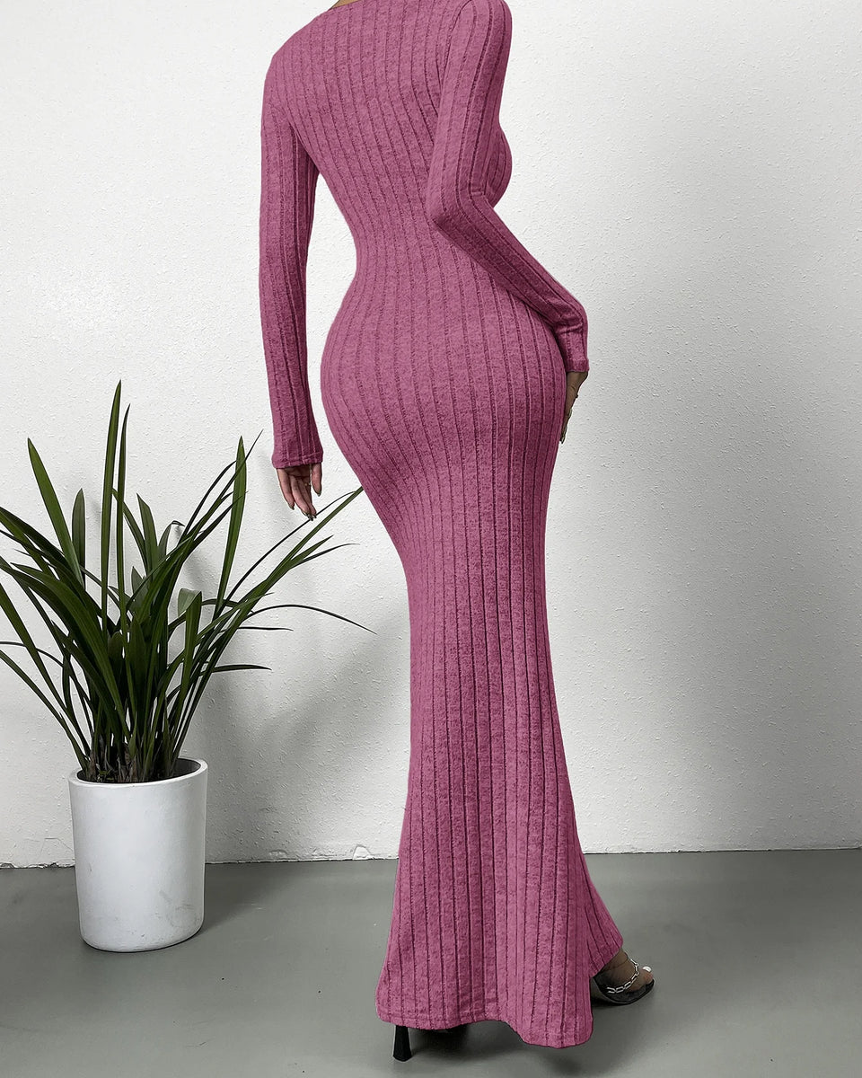 Robe violette moulante longue à col carré